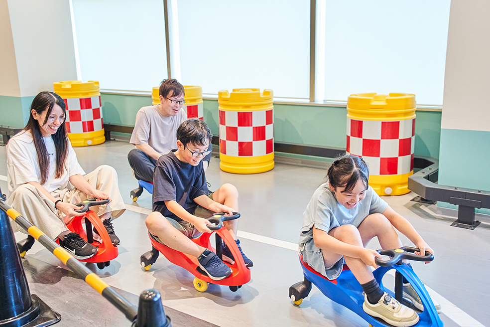 【いこーよ限定・ファミ割120】親子で使えるKOBE SUPER STADIUM 120分チケットの写真