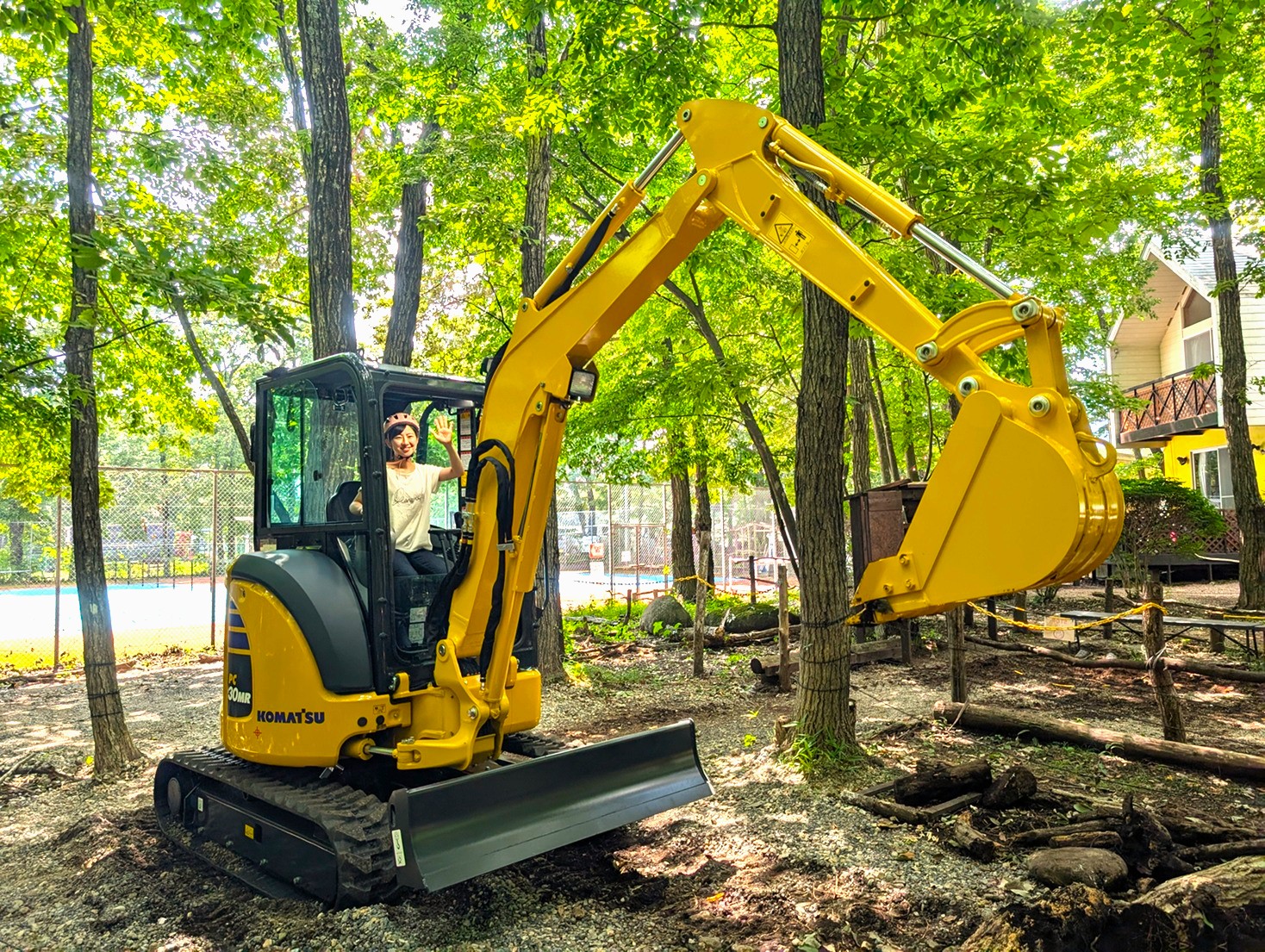 【"大型"パワーショベル30分】10歳からOK♪工事で使うものと同一の「はたらく車」に乗ろう！の写真