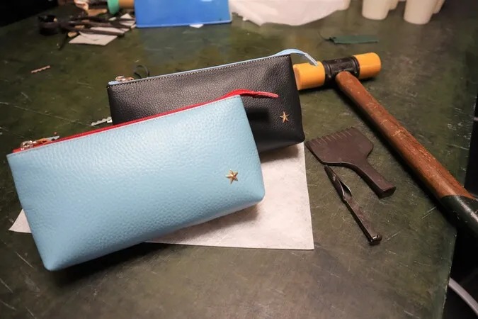 【東京 革製ポーチ 製作体験】メイク道具や筆箱にも！使い勝手の良いポーチが作れる♪の写真
