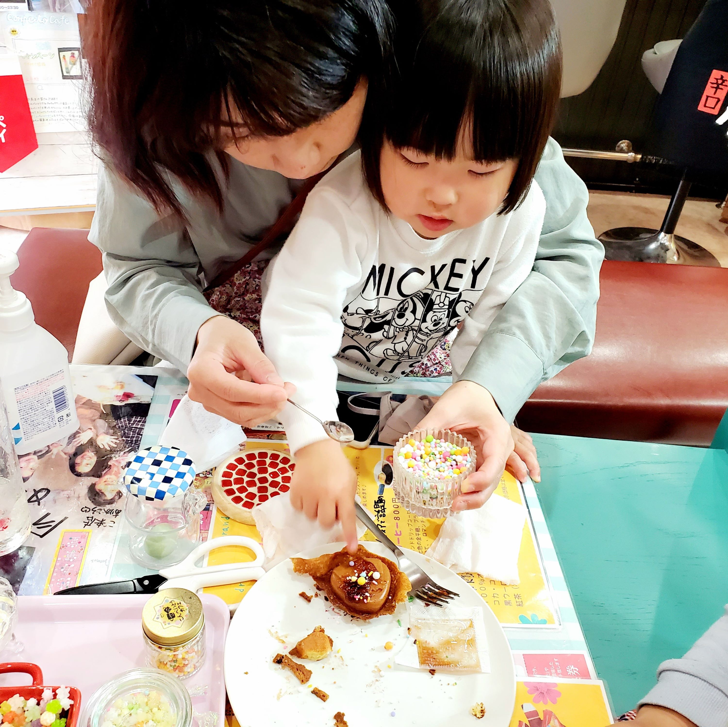 ２歳さんも大好きないちごジャムをトッピング♪