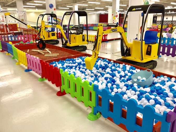 特別営業期間【休日券／割引でお得】屋内で1日遊び放題!日本最大の室内遊園地&スノータウン!の写真