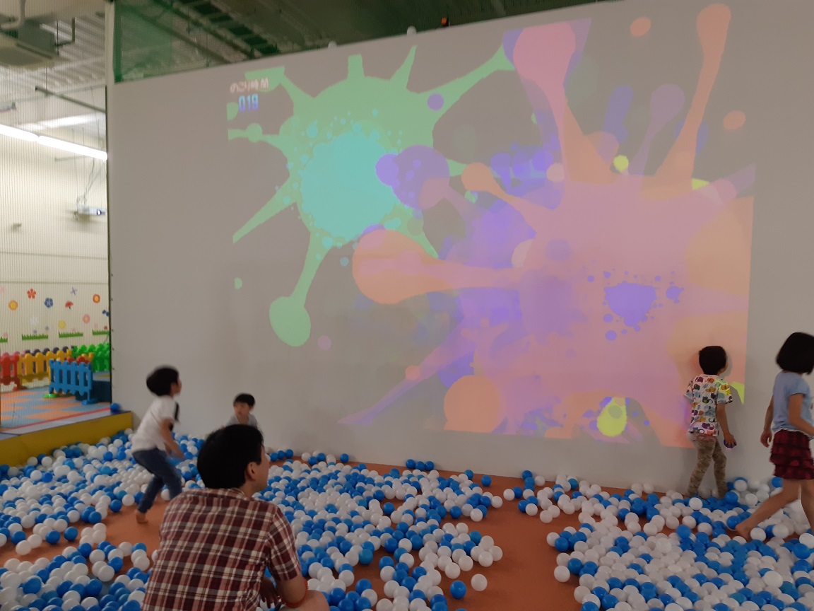 特別営業期間【休日券／割引でお得】屋内で1日遊び放題!日本最大の室内遊園地&スノータウン!の写真