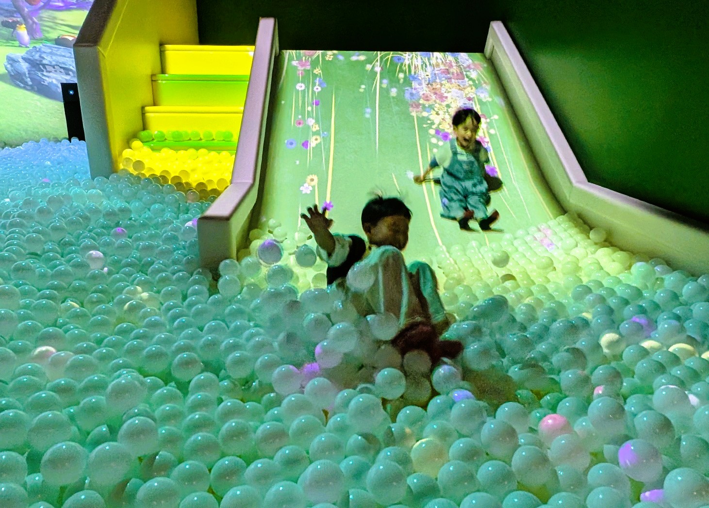 【休日：初回限定100円割引】タカラトミープラネットららぽーと安城 入場チケットの写真