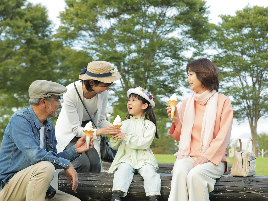 みんなでソフトクリーム食べよ