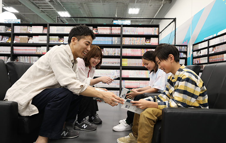 運動に疲れたら漫画を読んで休憩♪