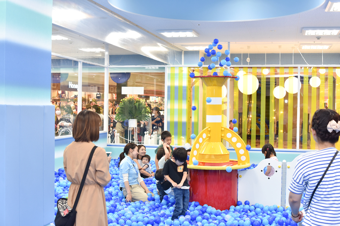 空気の力で吹き上がる大人気の「スプラッシュボール」