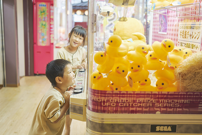 館内のゲームコーナーには話題の景品がズラリ