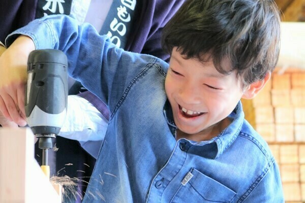 6歳になったら机を作ろう！机作り体験in滋賀の写真