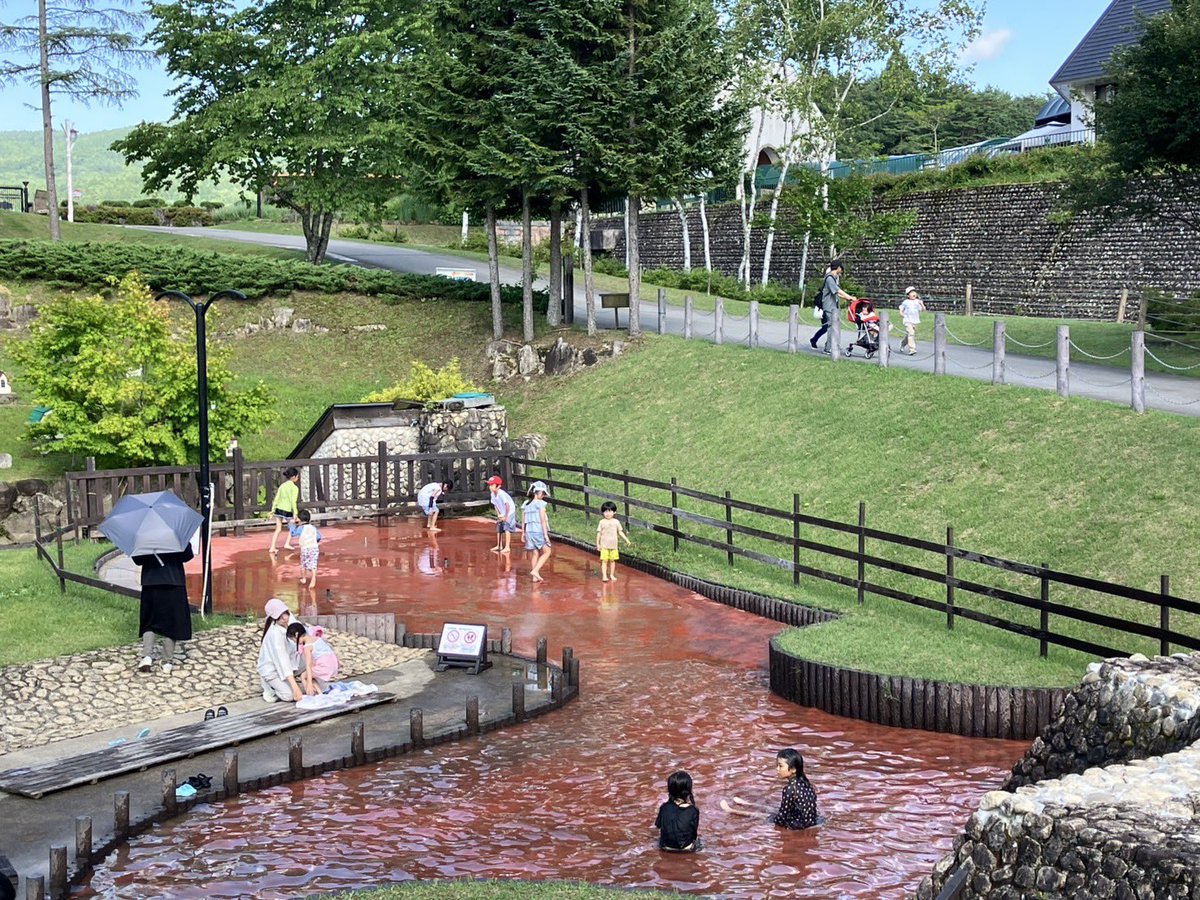 じゃぶじゃぶ池
7月初旬～9月中旬ころまで、水遊びできます