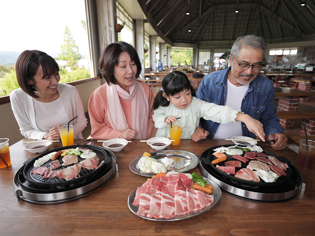 家族みんなでバーベキュー