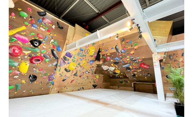 【夕方　開始時間自由】初心者専用エリア完備ボルダリング体験　初心者レッスン付きの写真