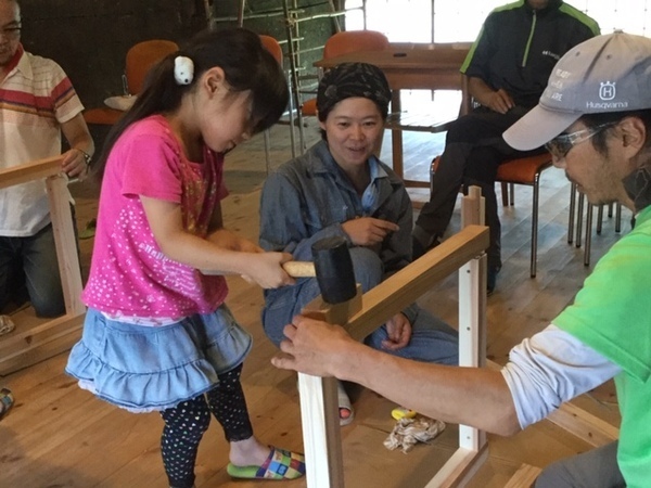 6歳になったら机を作ろう！木こり＆机作り体験 in長野の写真