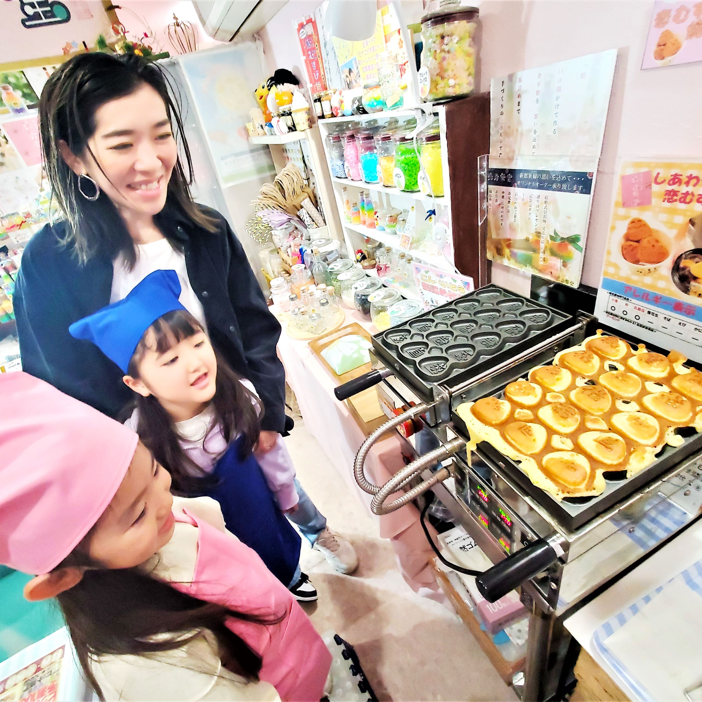 店舗限定☆恋むすび焼き手焼き職人体験【Webチケット限定！選べるクーポン付き】の写真