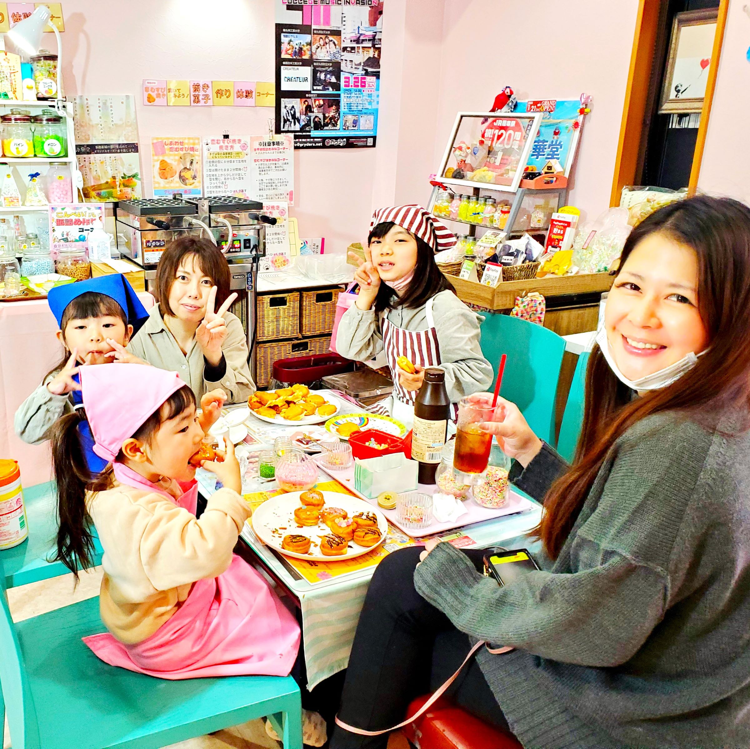 店舗限定☆恋むすび焼き手焼き職人体験【Webチケット限定！選べるクーポン付き】の写真