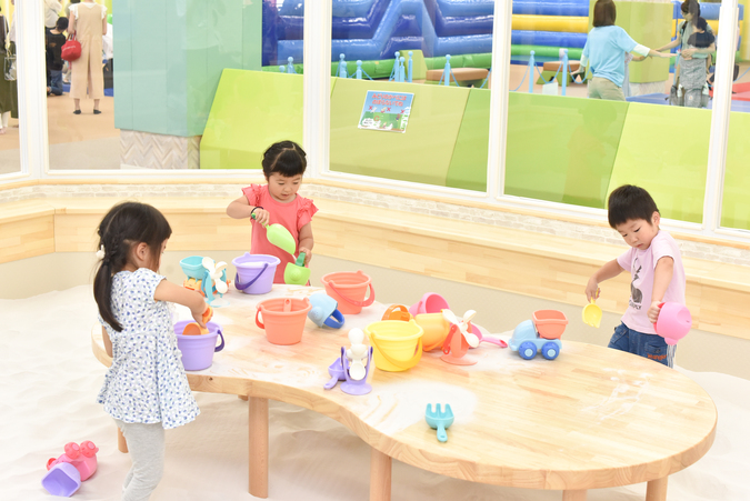 【平日券:初回利用限定】ピュアキッズ千住 大型室内公園 1日遊び放題フリーチケットの写真