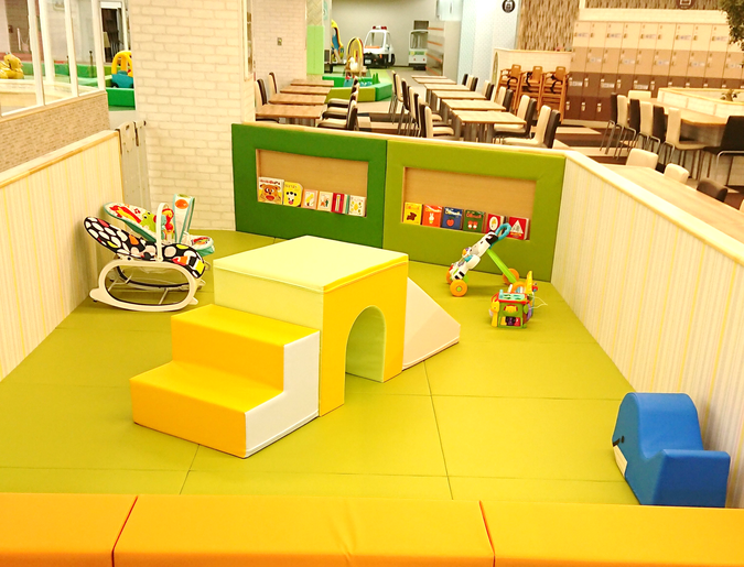 【平日券:初回利用限定】ピュアキッズ千住 大型室内公園 1日遊び放題フリーチケットの写真