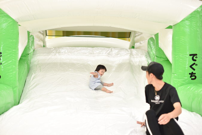 【平日券:初回利用限定】ピュアキッズ千住 大型室内公園 1日遊び放題フリーチケットの写真