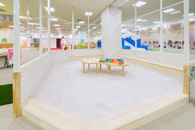 【休日券：初回利用限定】ピュアキッズ浜松 大型室内公園 1日遊び放題フリーチケットの写真