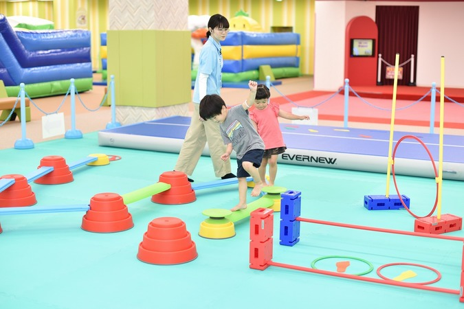 【休日券：初回利用限定】ピュアキッズしんかな 大型室内公園 1日遊び放題フリーチケットの写真