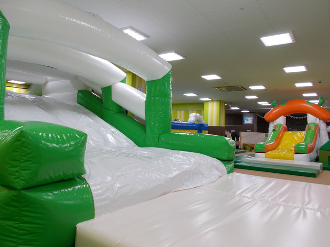 【平日券:初回利用限定】ピュアキッズ甲子園 大型室内公園 1日遊び放題フリーチケットの写真