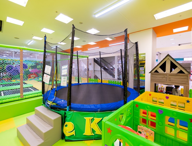 ★最大100円割引★【平日券】平日1日遊び放題 ザキッズ CiiNA CiiNA屯田店の写真