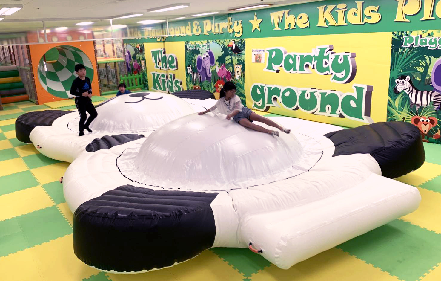 ★最大100円割引★【土日祝券】土日祝3時間遊び放題 ザキッズ CiiNA CiiNA福住店の写真